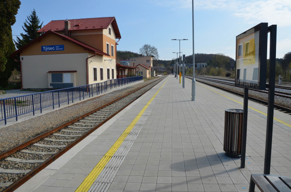 Železniční stanice Týnec nad Sázavou