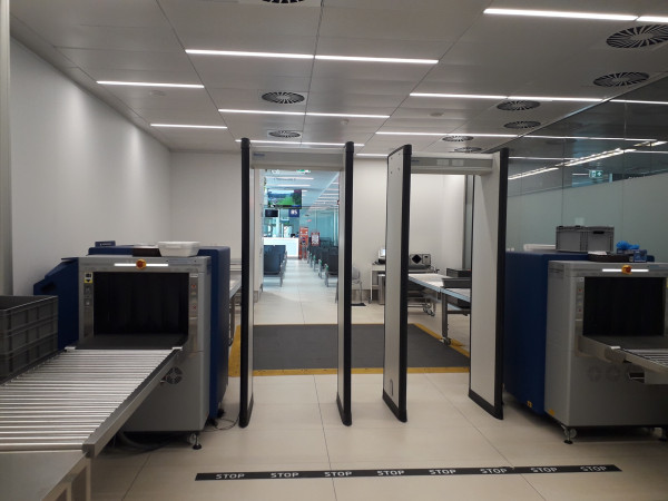 Odbavení cestujících: BEK Gate B5