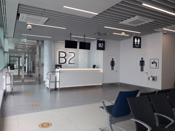 Pre-boarding Gate B2 se zázemím pro cestující