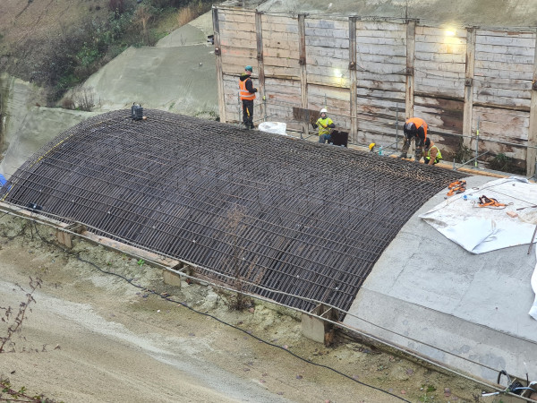 Pohled na armaturu hloubeného tunelu