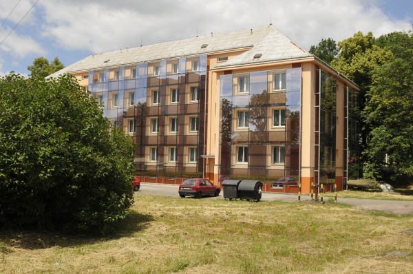 Zvukově odrazivá fasáda ubytovny
